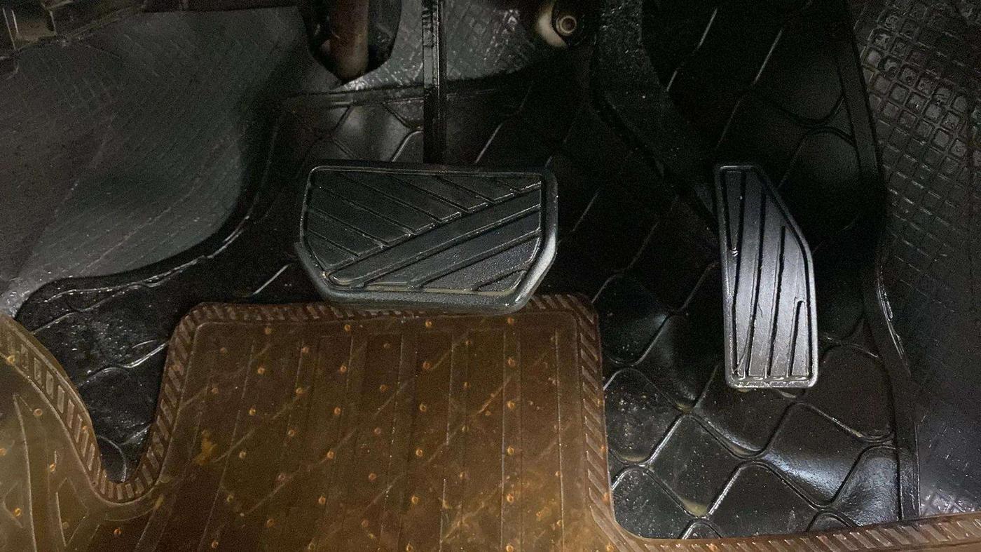 2016 Maruti Alto K10 VXI AMT, Petrol, Automatic, 1,13,422 km, Pedals