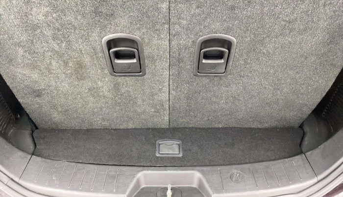 2018 Mahindra XUV500 W11, Diesel, Manual, 60,114 km, Boot Inside