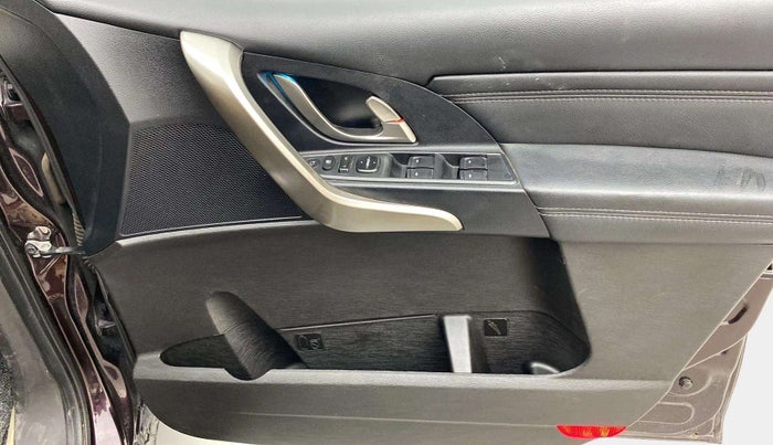 2018 Mahindra XUV500 W11, Diesel, Manual, 60,114 km, Driver Side Door Panels Control