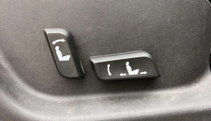 2018 Mahindra XUV500 W11, Diesel, Manual, 60,114 km, Driver Side Adjustment Panel