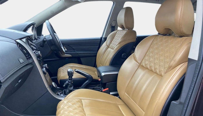 2018 Mahindra XUV500 W11, Diesel, Manual, 60,114 km, Right Side Front Door Cabin