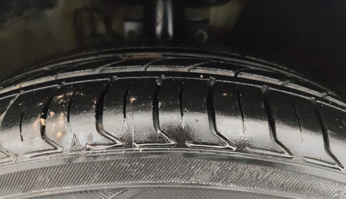 2012 Volkswagen Polo HIGHLINE1.2L, Petrol, Manual, 95,466 km, Right Front Tyre Tread