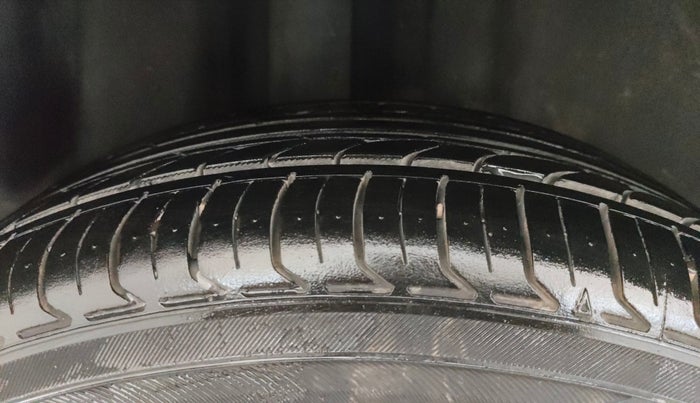 2012 Volkswagen Polo HIGHLINE1.2L, Petrol, Manual, 95,466 km, Right Rear Tyre Tread