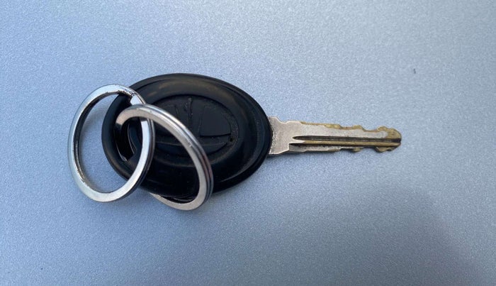 2018 Tata Tiago XM PETROL, CNG, Manual, 44,744 km, Key Close Up