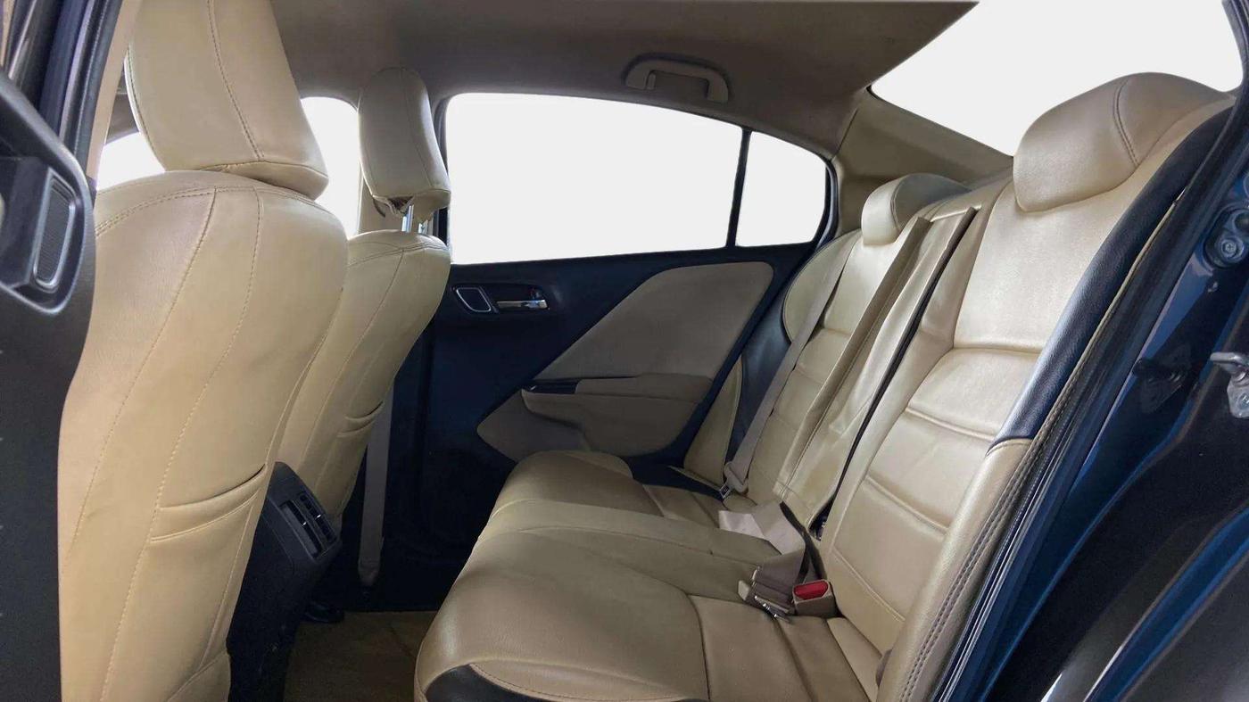 2017 Honda City 1.5L I-VTEC V MT, Petrol, Manual, 81,411 km, Right Side Rear Door Cabin