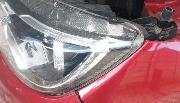 2020 Renault TRIBER RXZ AMT, Petrol, Automatic, 22,440 km, Left headlight - Clamp has minor damage