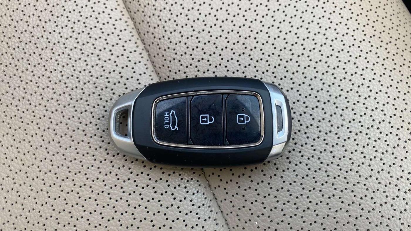 2019 Hyundai Verna 1.6 VTVT SX O, Petrol, Manual, 38,692 km, Key Close Up