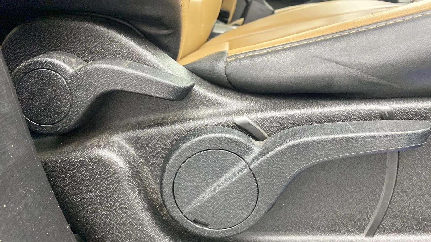 2020 Mahindra XUV500 W7, Diesel, Manual, 51,804 km, Driver Side Adjustment Panel