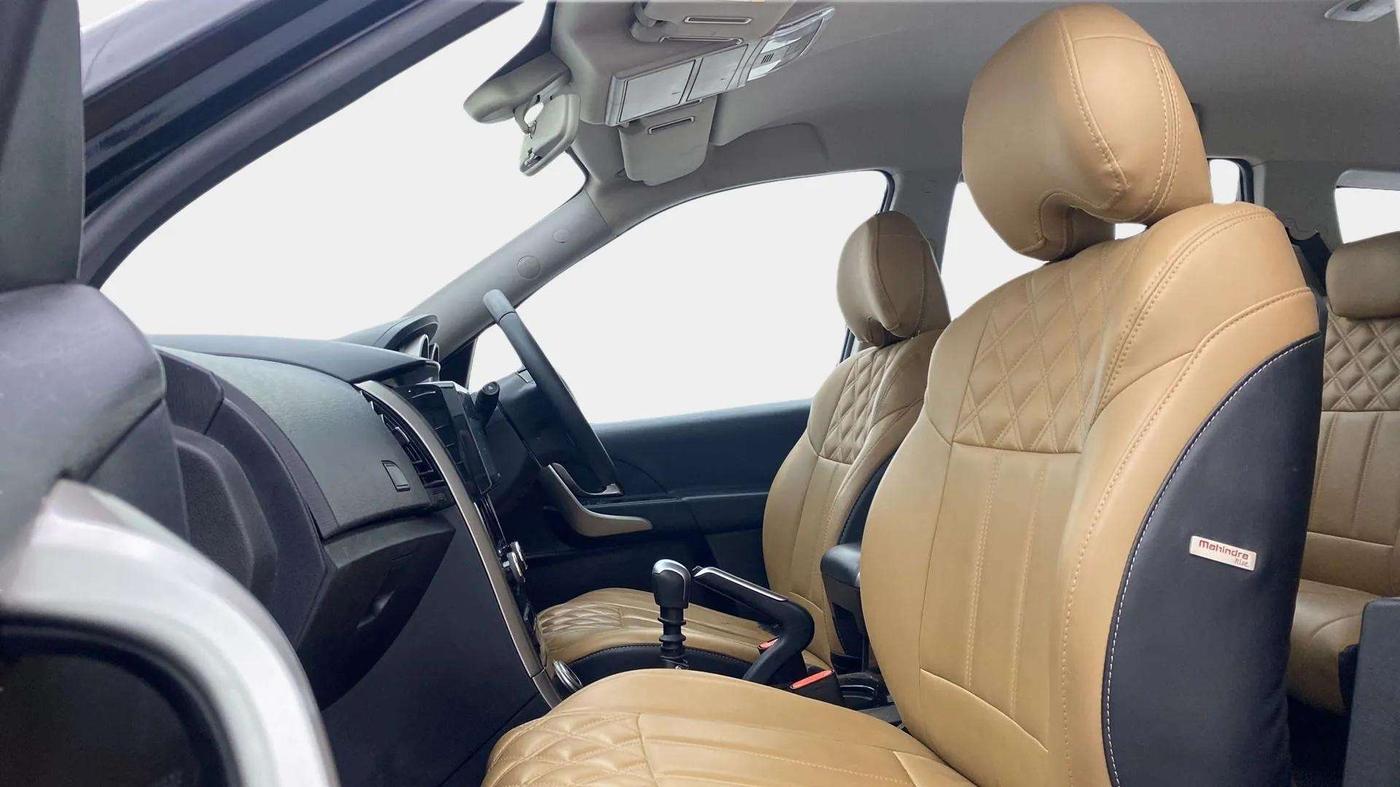 2020 Mahindra XUV500 W7, Diesel, Manual, 51,804 km, Right Side Front Door Cabin