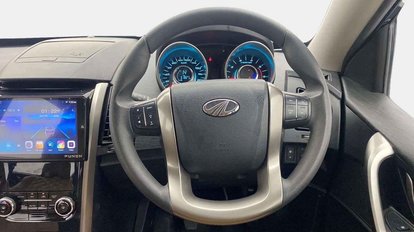 2020 Mahindra XUV500 W7, Diesel, Manual, 51,804 km, Steering Wheel Close Up