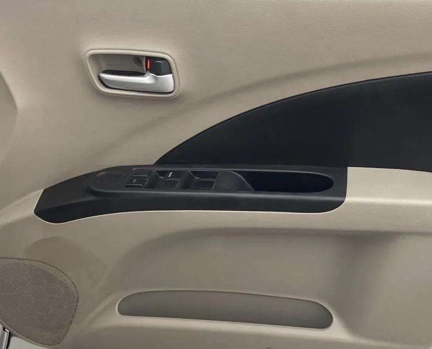 2017 Maruti Celerio VXI CNG, CNG, Manual, 1,11,029 km, Driver Side Door Panels Control