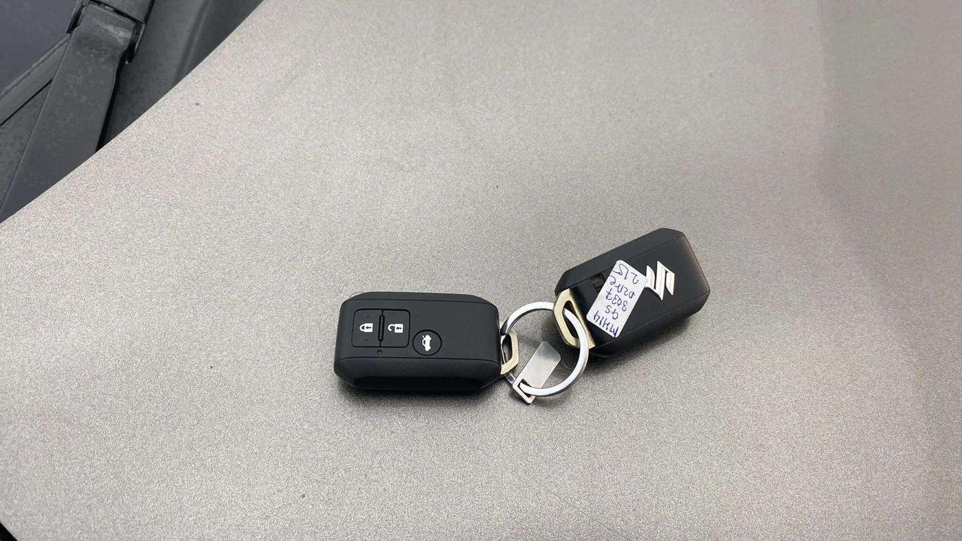 2018 Maruti Dzire ZXI, Petrol, Manual, 45,714 km, Key Close Up
