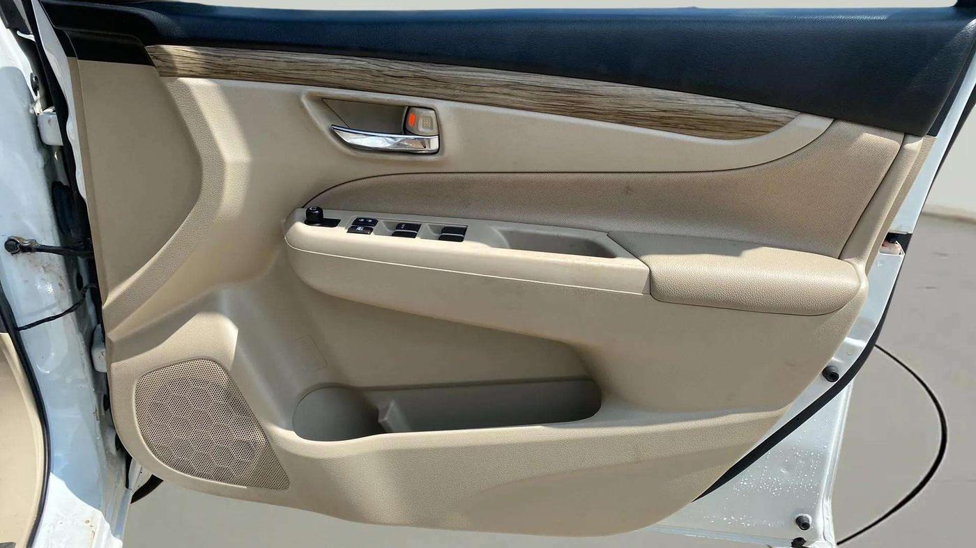2021 Maruti Ciaz SIGMA 1.5 SHVS MT  PETROL, CNG, Manual, 27,104 km, Driver Side Door Panels Control