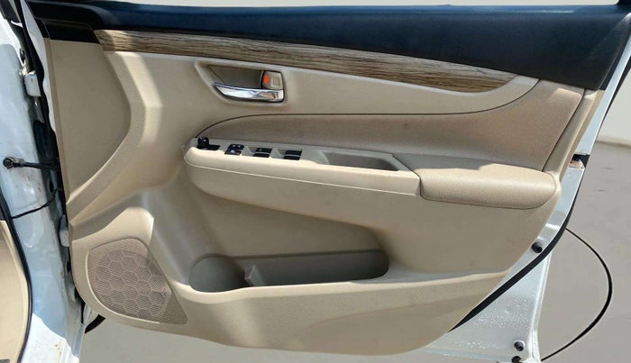 2021 Maruti Ciaz SIGMA 1.5 SHVS MT  PETROL, Petrol, Manual, 27,104 km, Driver Side Door Panels Control