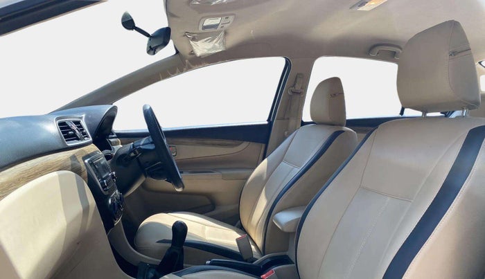 2021 Maruti Ciaz SIGMA 1.5 SHVS MT  PETROL, Petrol, Manual, 27,104 km, Right Side Front Door Cabin