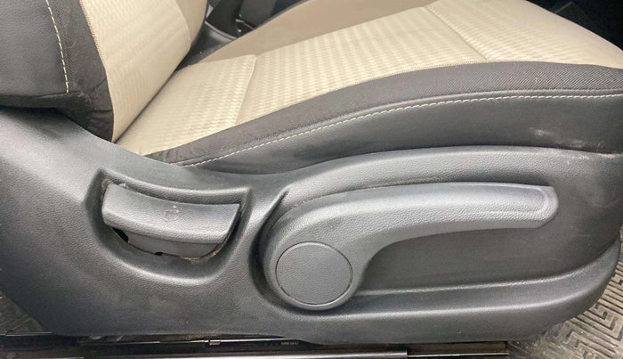 2020 Hyundai Elite i20 SPORTZ PLUS 1.2, Petrol, Manual, 48,816 km, Driver Side Adjustment Panel