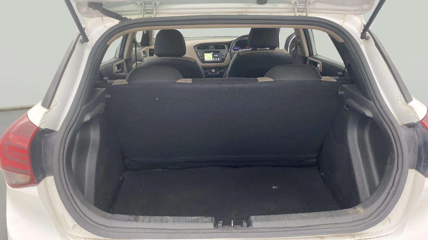 2020 Hyundai Elite i20 SPORTZ PLUS 1.2, Petrol, Manual, 48,816 km, Boot Inside