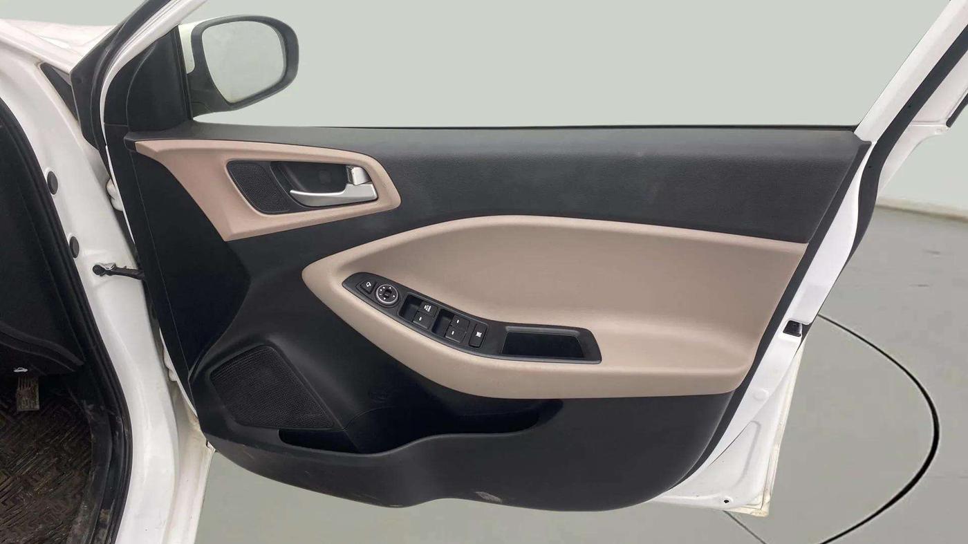 2020 Hyundai Elite i20 SPORTZ PLUS 1.2, Petrol, Manual, 48,816 km, Driver Side Door Panels Control