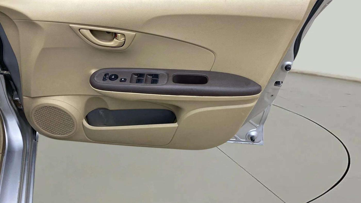 2013 Honda Brio S MT, Petrol, Manual, 51,097 km, Driver Side Door Panels Control
