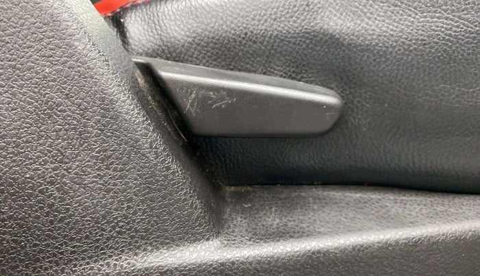 2018 Renault Duster RXS CVT, Petrol, Automatic, 69,511 km, Driver Side Adjustment Panel