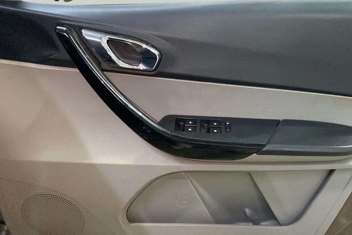 2018 Tata Tiago XZA PETROL, Petrol, Automatic, 47,231 km, Driver Side Door Panels Control