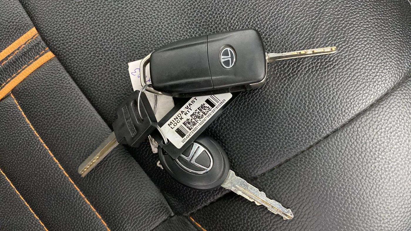 2018 Tata Tiago XZ PETROL, Petrol, Manual, 45,133 km, Key Close Up
