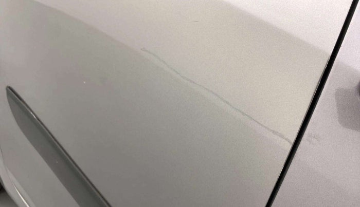 2016 Maruti Swift VXI, Petrol, Manual, 40,529 km, Right rear door - Minor scratches