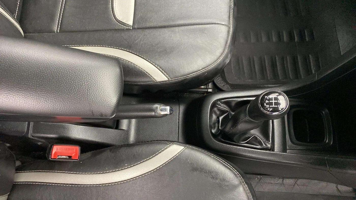 2016 Maruti Swift VXI, Petrol, Manual, 40,529 km, Gear Lever