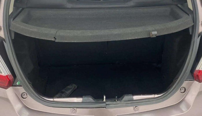 2016 Tata Tiago XT PETROL, Petrol, Manual, 49,032 km, Boot Inside
