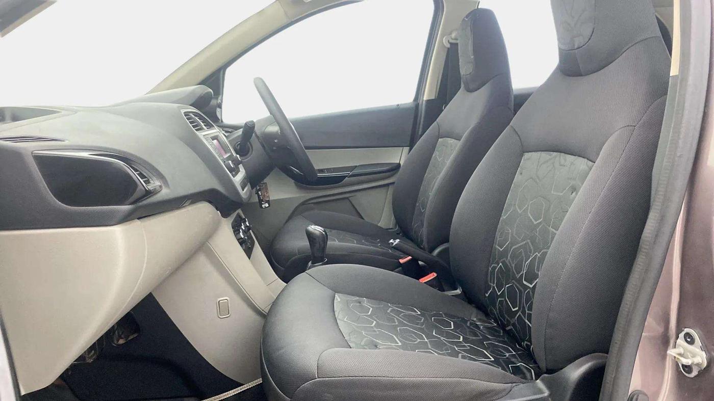 2016 Tata Tiago XT PETROL, Petrol, Manual, 49,032 km, Right Side Front Door Cabin