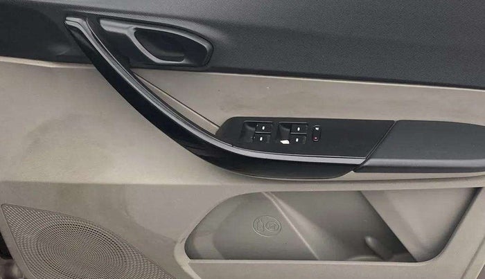 2016 Tata Tiago XT PETROL, Petrol, Manual, 49,032 km, Driver Side Door Panels Control