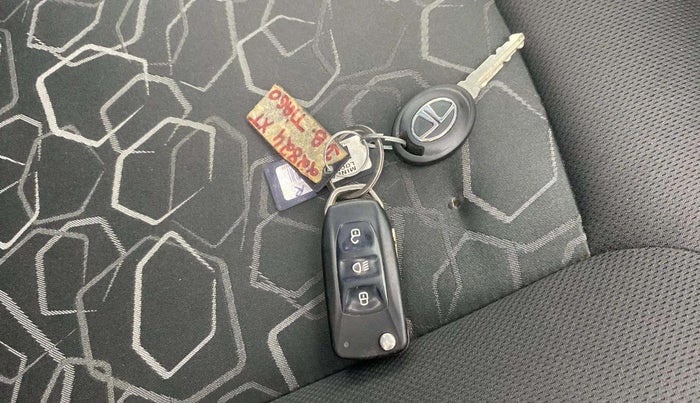 2016 Tata Tiago XT PETROL, Petrol, Manual, 49,032 km, Key Close Up