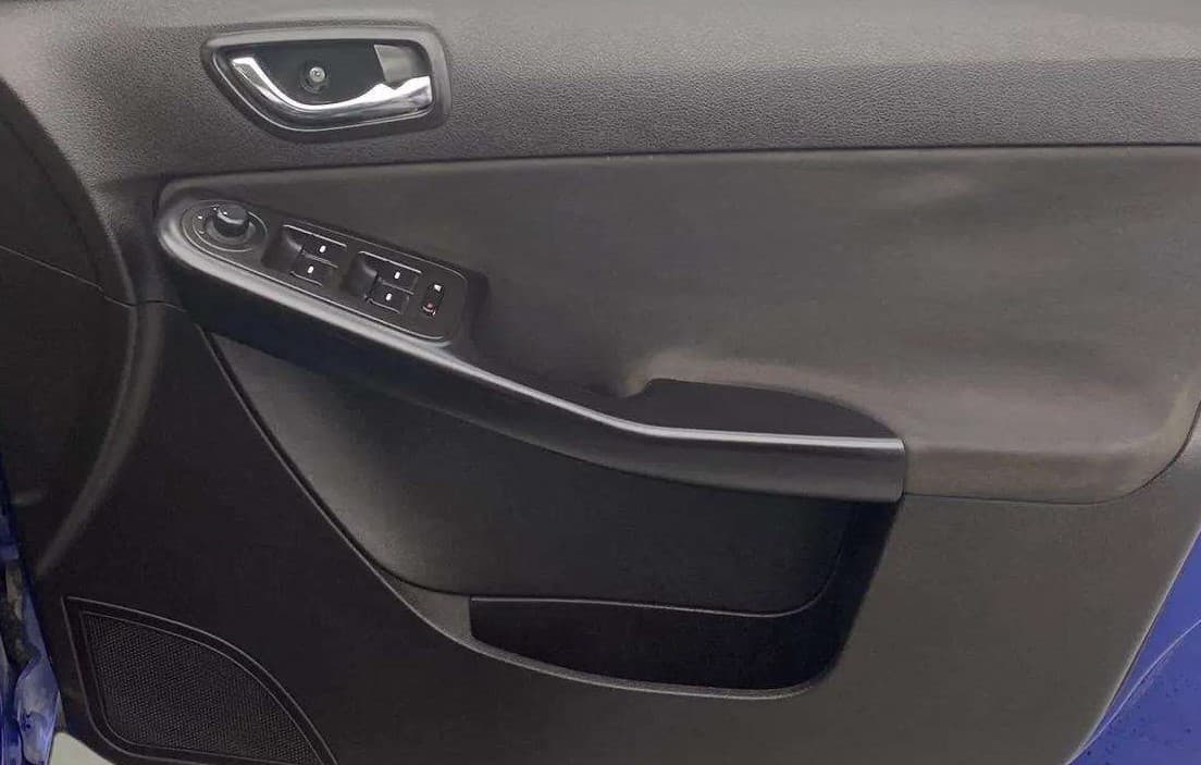 2015 Tata Zest XT PETROL, Petrol, Manual, 64,762 km, Driver Side Door Panels Control