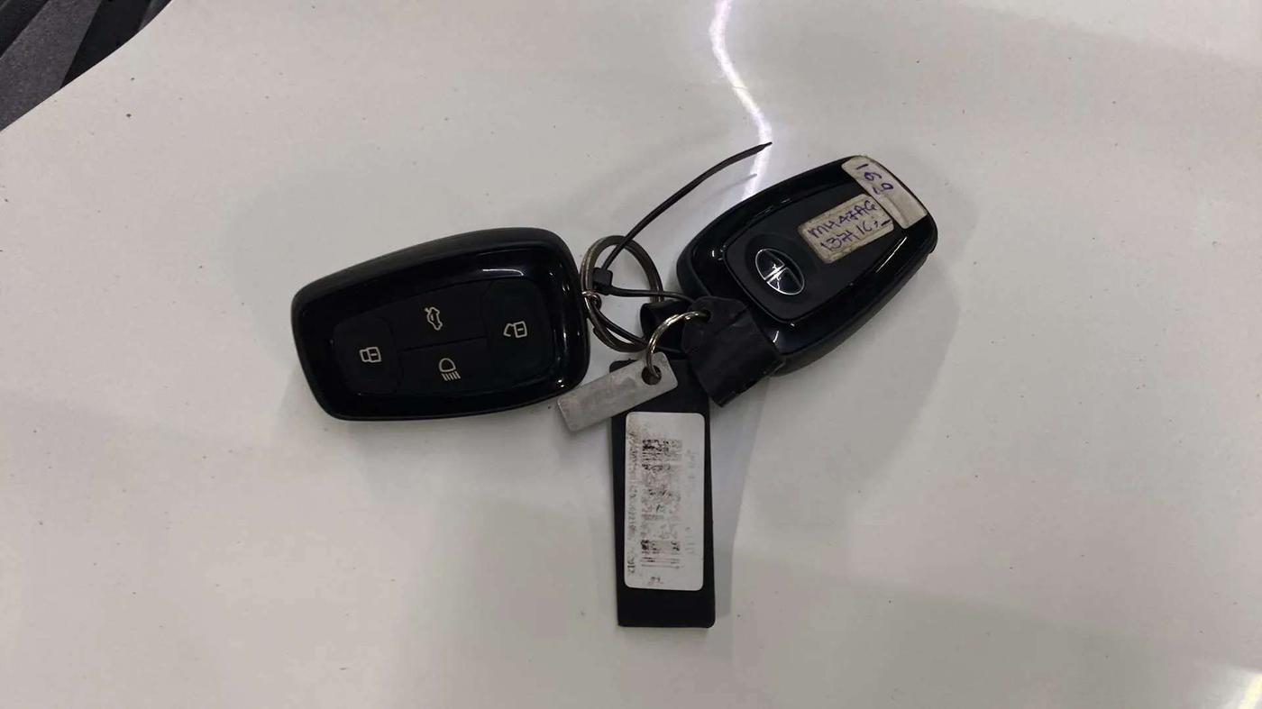 2020 Tata NEXON XZ PLUS PETROL, Petrol, Manual, 20,660 km, Key Close Up