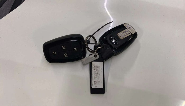 2020 Tata NEXON XZ PLUS PETROL, Petrol, Manual, 20,660 km, Key Close Up