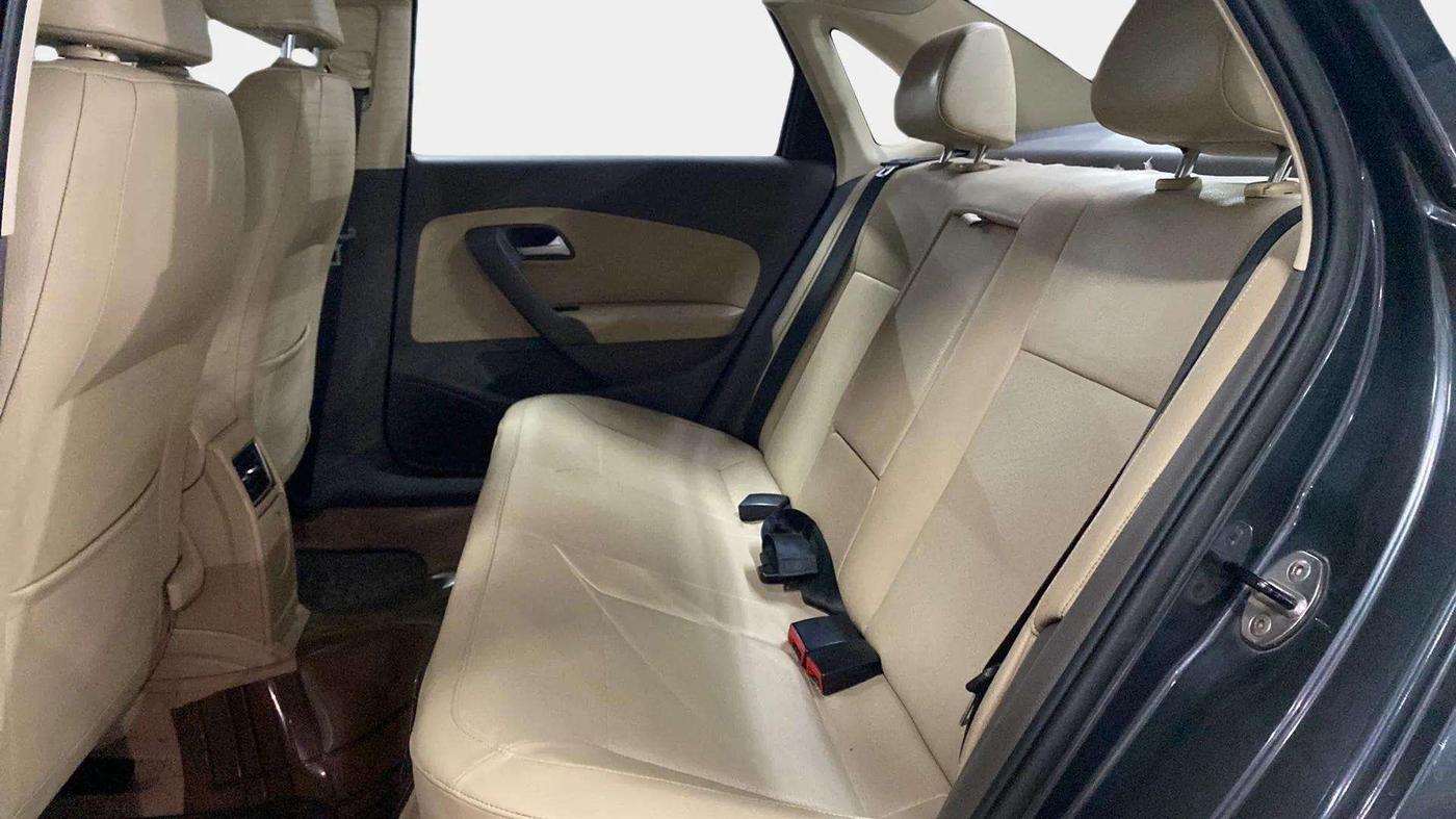 2016 Volkswagen Vento HIGHLINE PETROL AT, Petrol, Automatic, 91,843 km, Right Side Rear Door Cabin