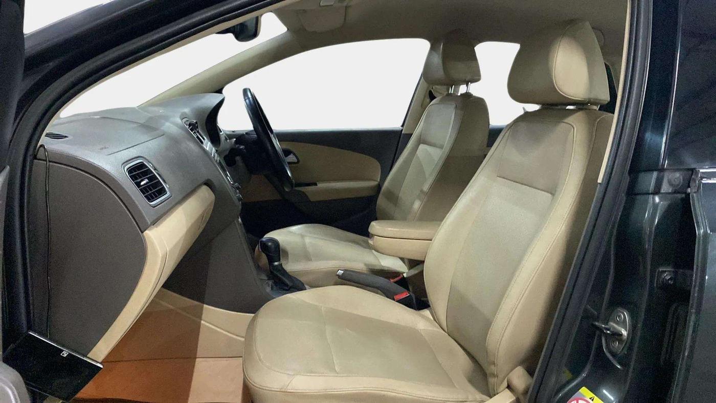 2016 Volkswagen Vento HIGHLINE PETROL AT, Petrol, Automatic, 91,843 km, Right Side Front Door Cabin