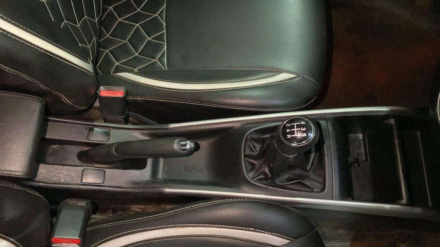 2016 Maruti Baleno ZETA DIESEL 1.3, Diesel, Manual, 72,435 km, Gear Lever