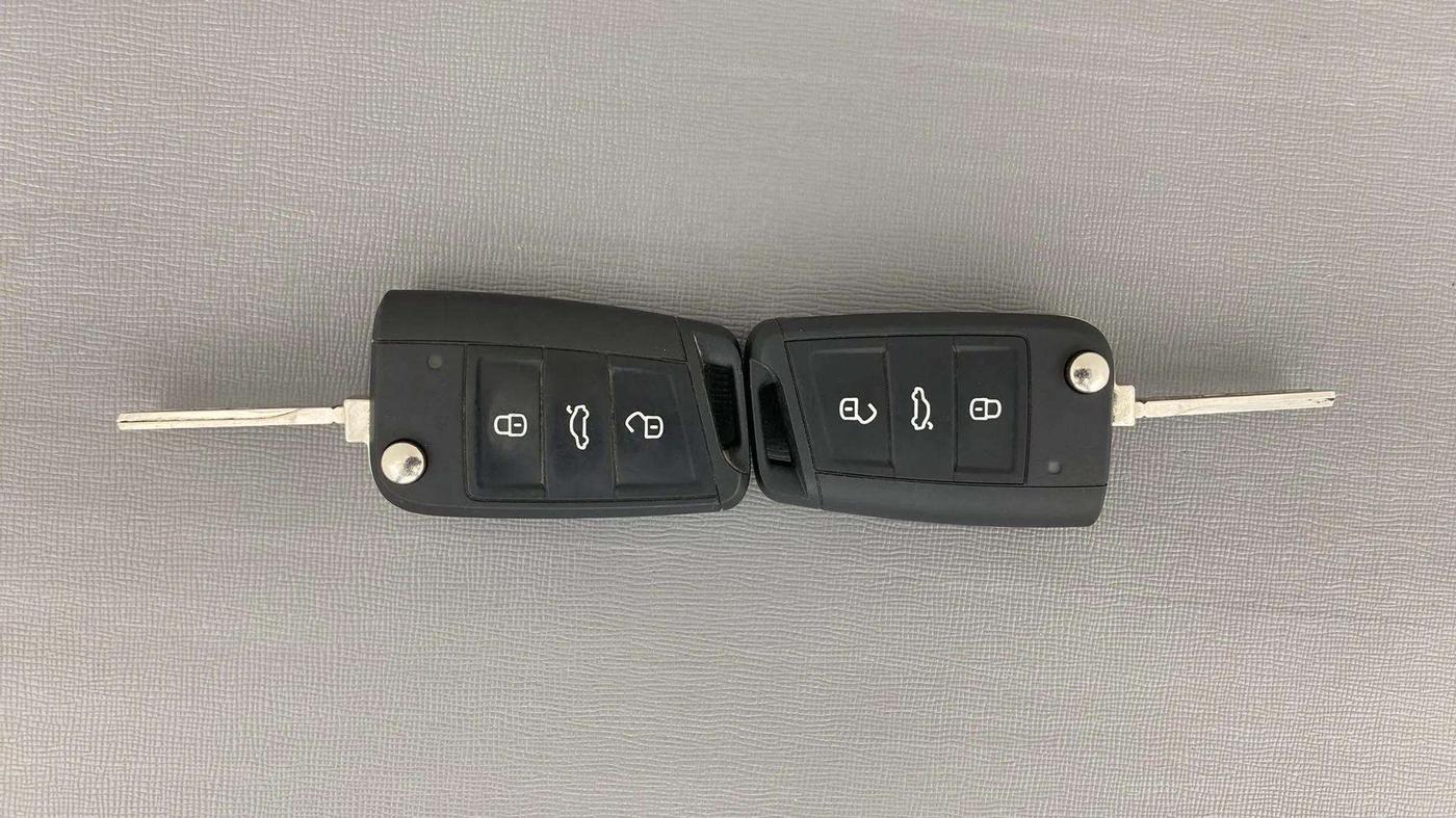 2023 Volkswagen TAIGUN HIGHLINE 1.0 TSI AT, Petrol, Automatic, 23,498 km, Key Close Up