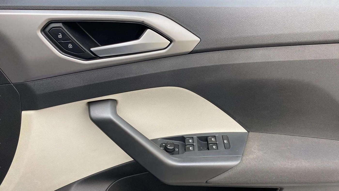 2023 Volkswagen TAIGUN HIGHLINE 1.0 TSI AT, Petrol, Automatic, 23,498 km, Driver Side Door Panels Control