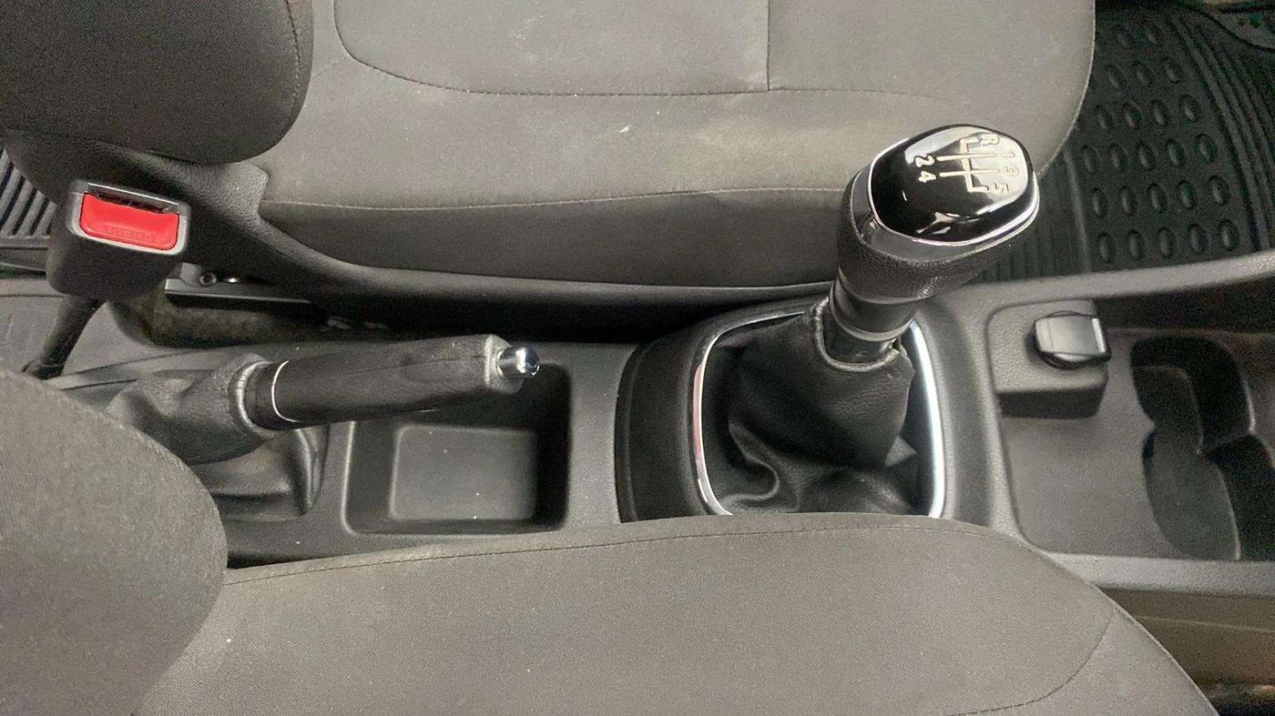 2019 Renault Kwid RXT 0.8 (O), Petrol, Manual, 23,606 km, Gear Lever