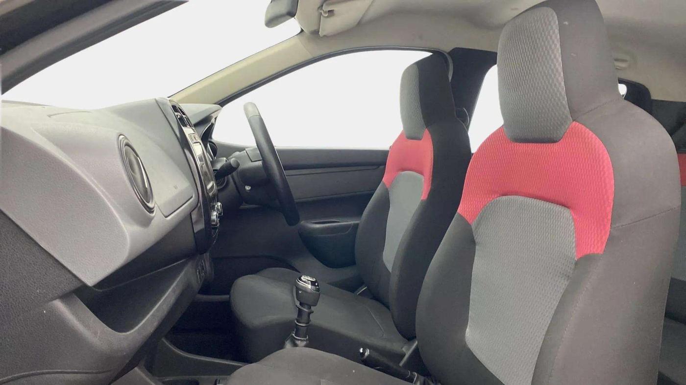 2019 Renault Kwid RXT 0.8 (O), Petrol, Manual, 23,606 km, Right Side Front Door Cabin