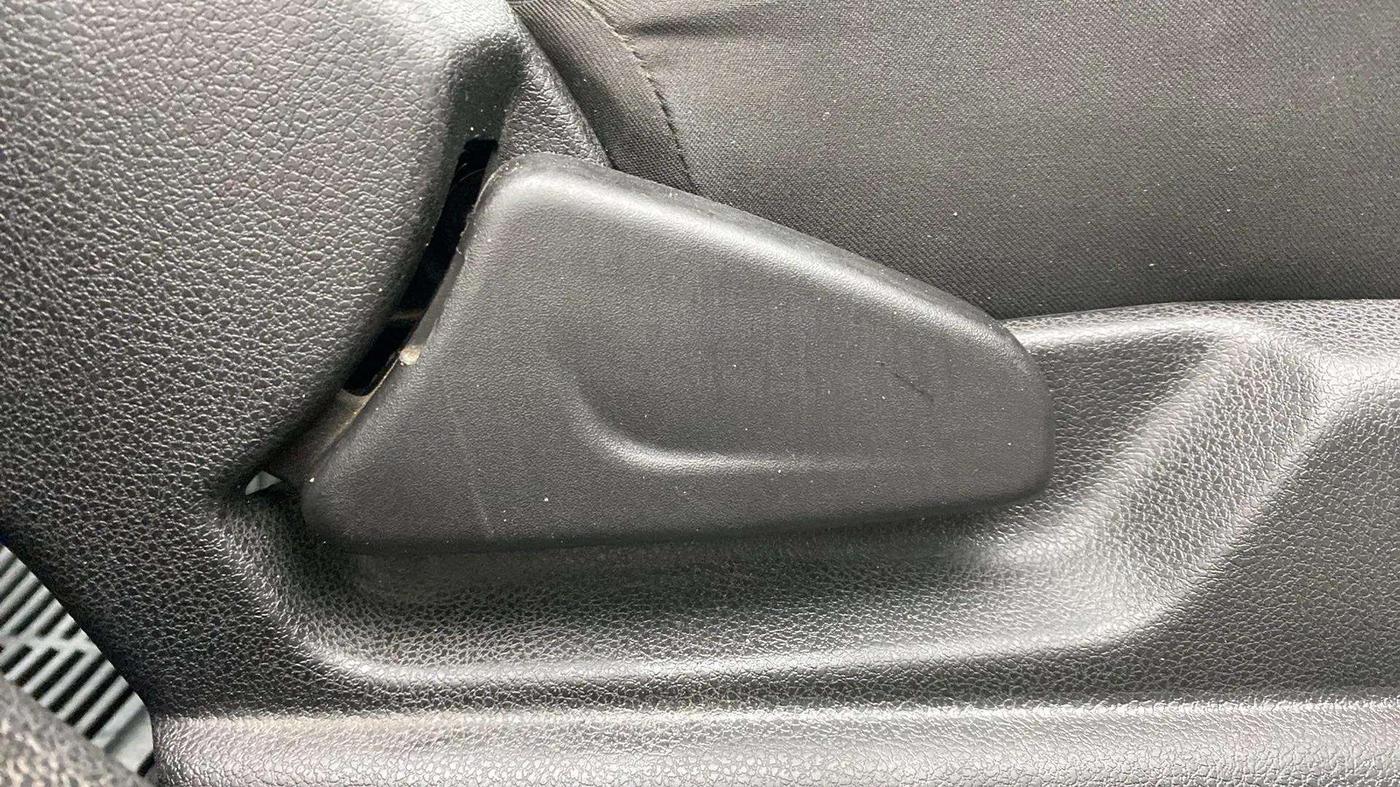 2019 Renault Kwid RXT 0.8 (O), Petrol, Manual, 23,606 km, Driver Side Adjustment Panel