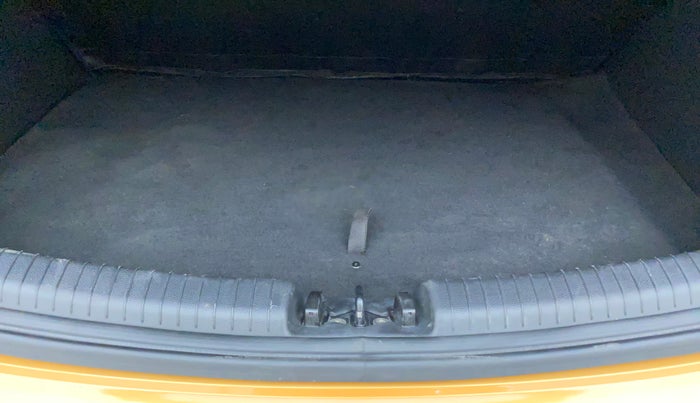 2016 Hyundai Grand i10 MAGNA AT 1.2 KAPPA VTVT, Petrol, Automatic, 64,211 km, Boot Inside