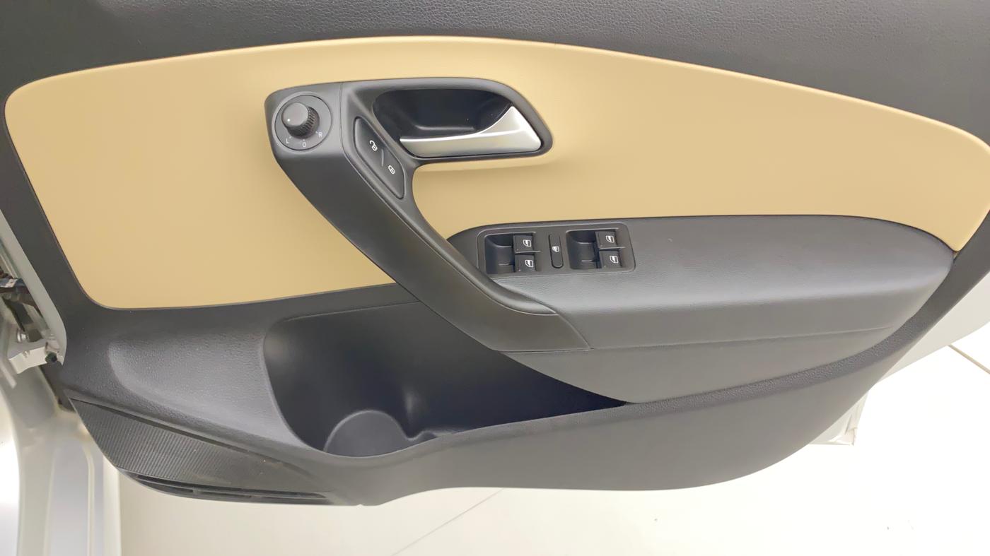 2018 Volkswagen Ameo HIGHLINE1.2L, Petrol, Manual, 49,674 km, Driver Side Door Panels Control