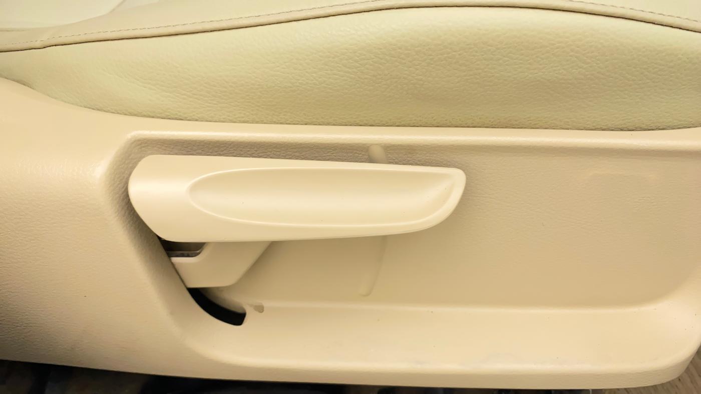 2018 Volkswagen Ameo HIGHLINE1.2L, Petrol, Manual, 49,674 km, Driver Side Adjustment Panel