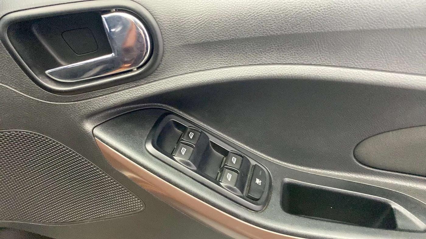 2018 Ford FREESTYLE TITANIUM PLUS 1.2 PETROL, Petrol, Manual, 77,676 km, Driver Side Door Panels Control