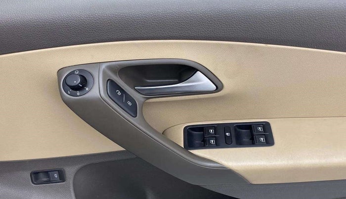2016 Volkswagen Vento HIGHLINE 1.5 AT, Diesel, Automatic, 53,766 km, Driver Side Door Panels Control