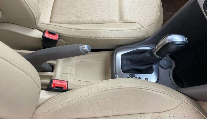 2016 Volkswagen Vento HIGHLINE 1.5 AT, Diesel, Automatic, 53,766 km, Gear Lever