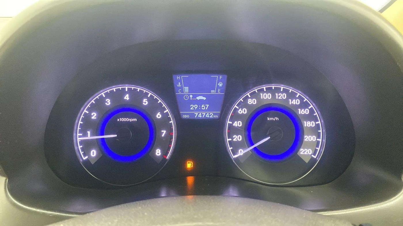 2015 Hyundai Verna FLUIDIC 4S 1.6 VTVT S(O), Petrol, Manual, 74,740 km, Odometer Image